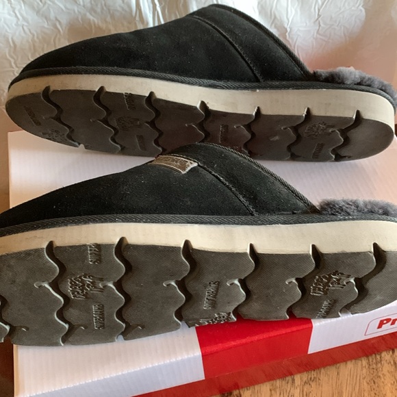 House Shoes - Picture 8 of 9